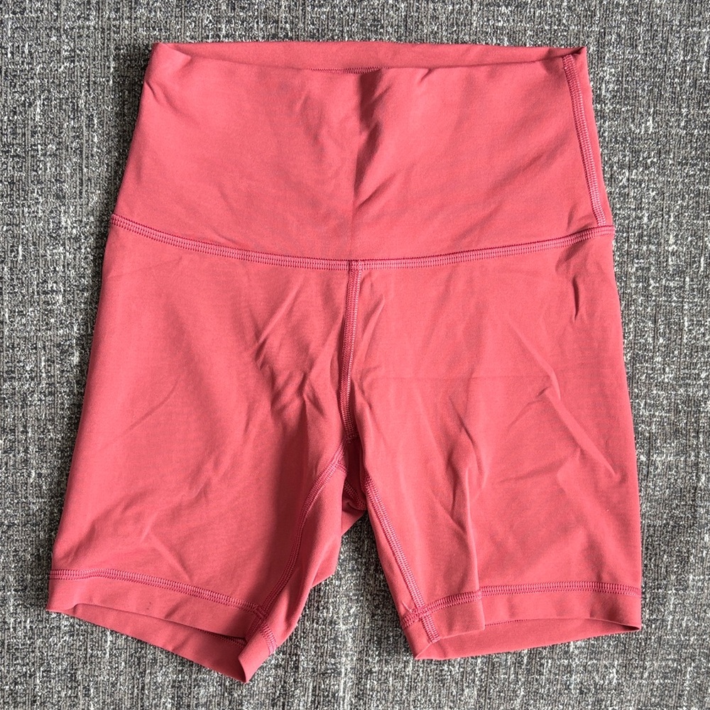 Lululemon Wunder Train High Rise Short 6” in Chianti Size 4